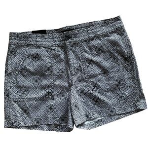 *Banana Republic Black & White Geometric Women’s Bermuda Shorts Classic Size 14